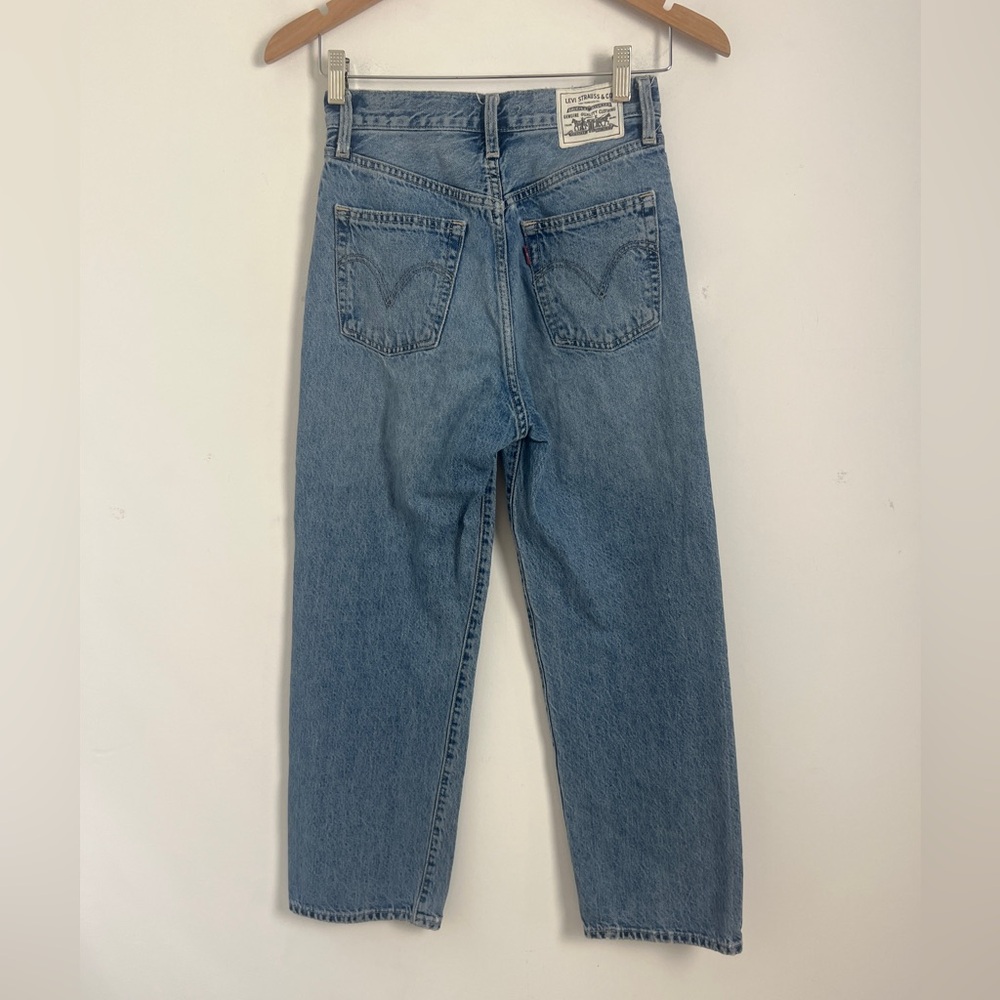 Levi's Women's Size 26 Wellthread Ribcage Straight Jeans In Medium Light Wash - Picture 10 of 15